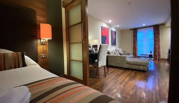 Big Blue Hotel Deluxe Suite Lounge