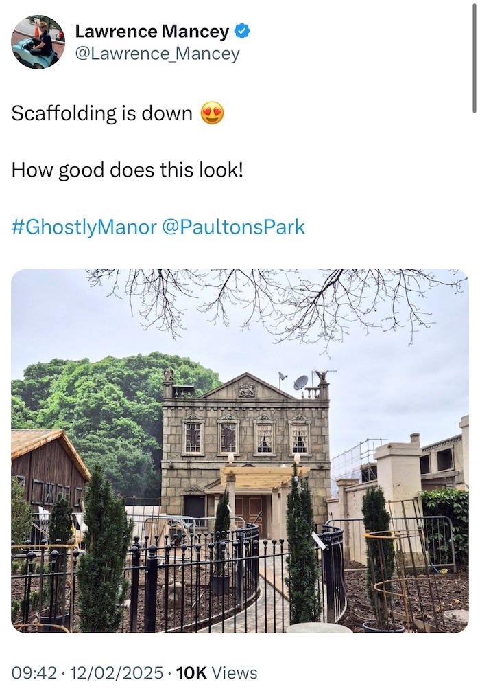 Ghostly Manor Exterior Facade Paultons Park
