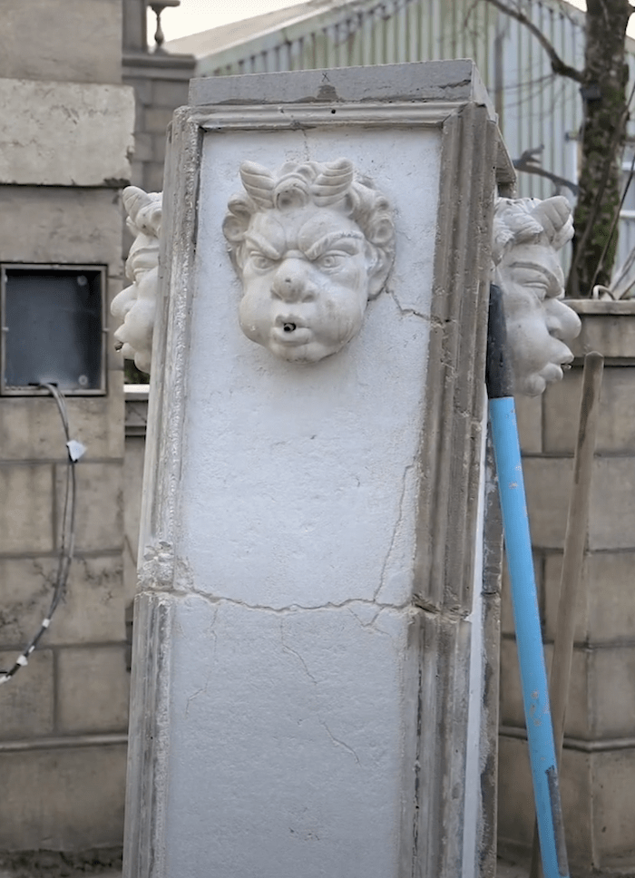 Ghostly Manor Fountain