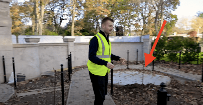 Ghostly Manor Queue Line