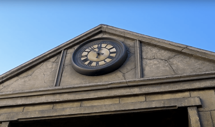 Ghostly Manor Theming Queue