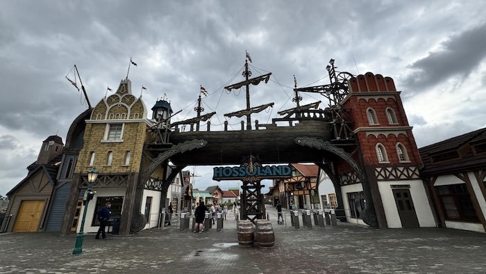 Hossoland Main Entrance